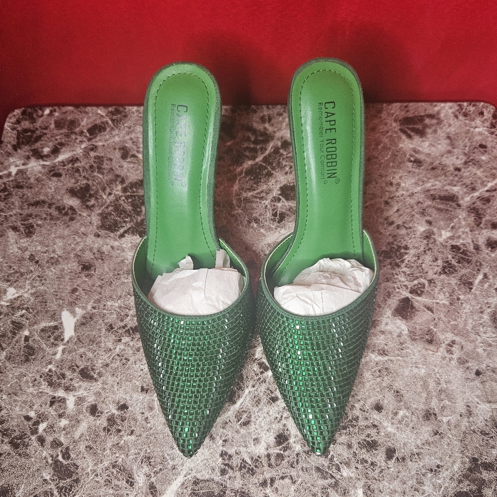 Women's Green Embellished Suede Green Pointy Toe Heels size 9